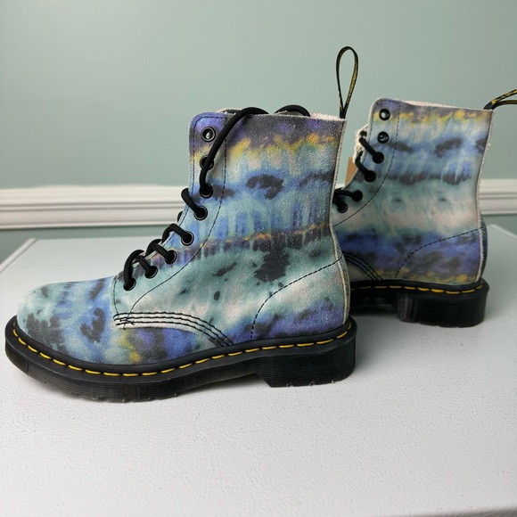 Dr. Martens NEW 1460 Pascal Blue Size 6 Summer Tie Dye Tumbled Women's N… - Picture 2 of 8